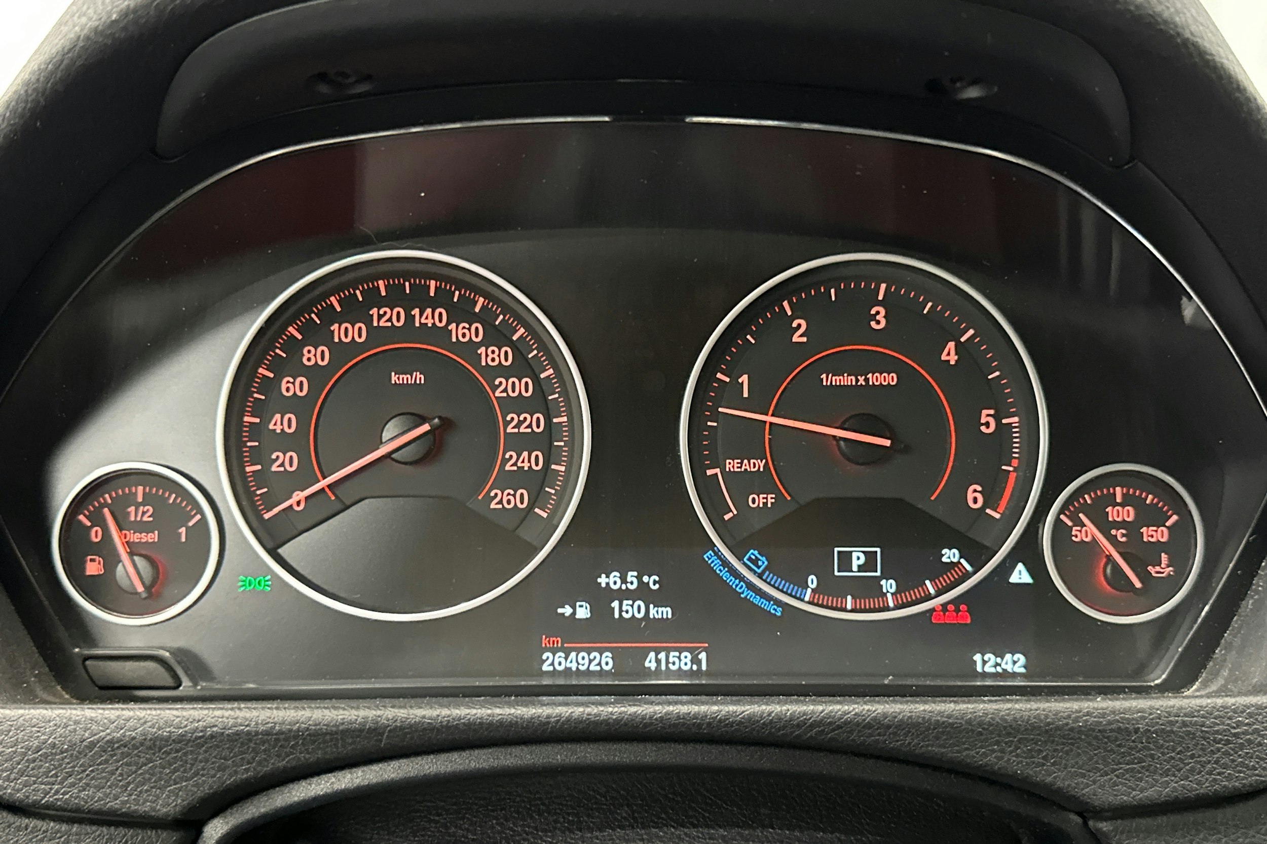 musta BMW 330 2017 kuva 22.