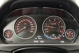 musta BMW 330 2017 kuva 22.