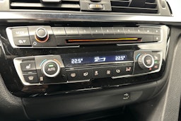 musta BMW 330 2017 kuva 26.
