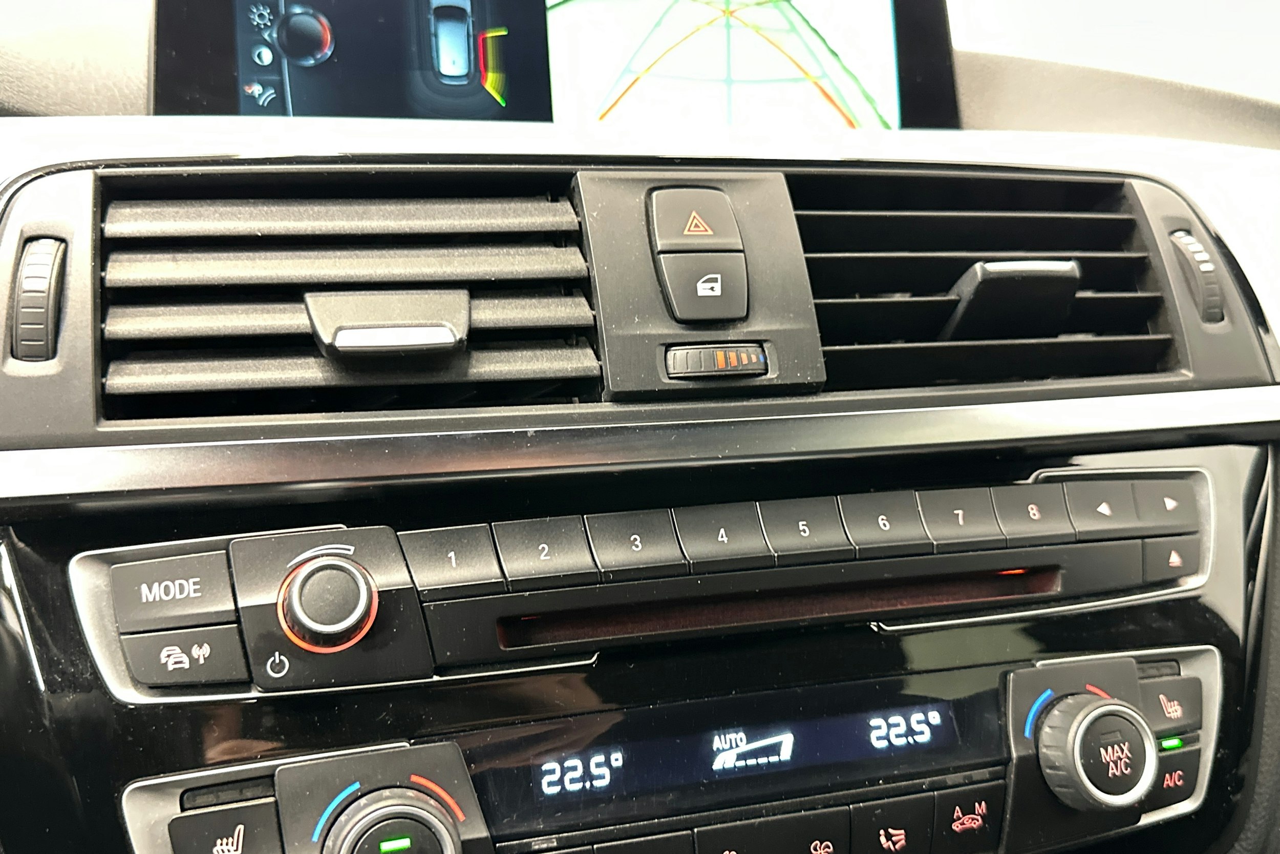 musta BMW 330 2017 kuva 27.