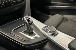 musta BMW 330 2017 kuva 28.