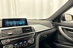 musta BMW 330 2017 kuva 29.