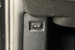 musta BMW 330 2017 kuva 30.