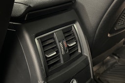 musta BMW 330 2017 kuva 32.