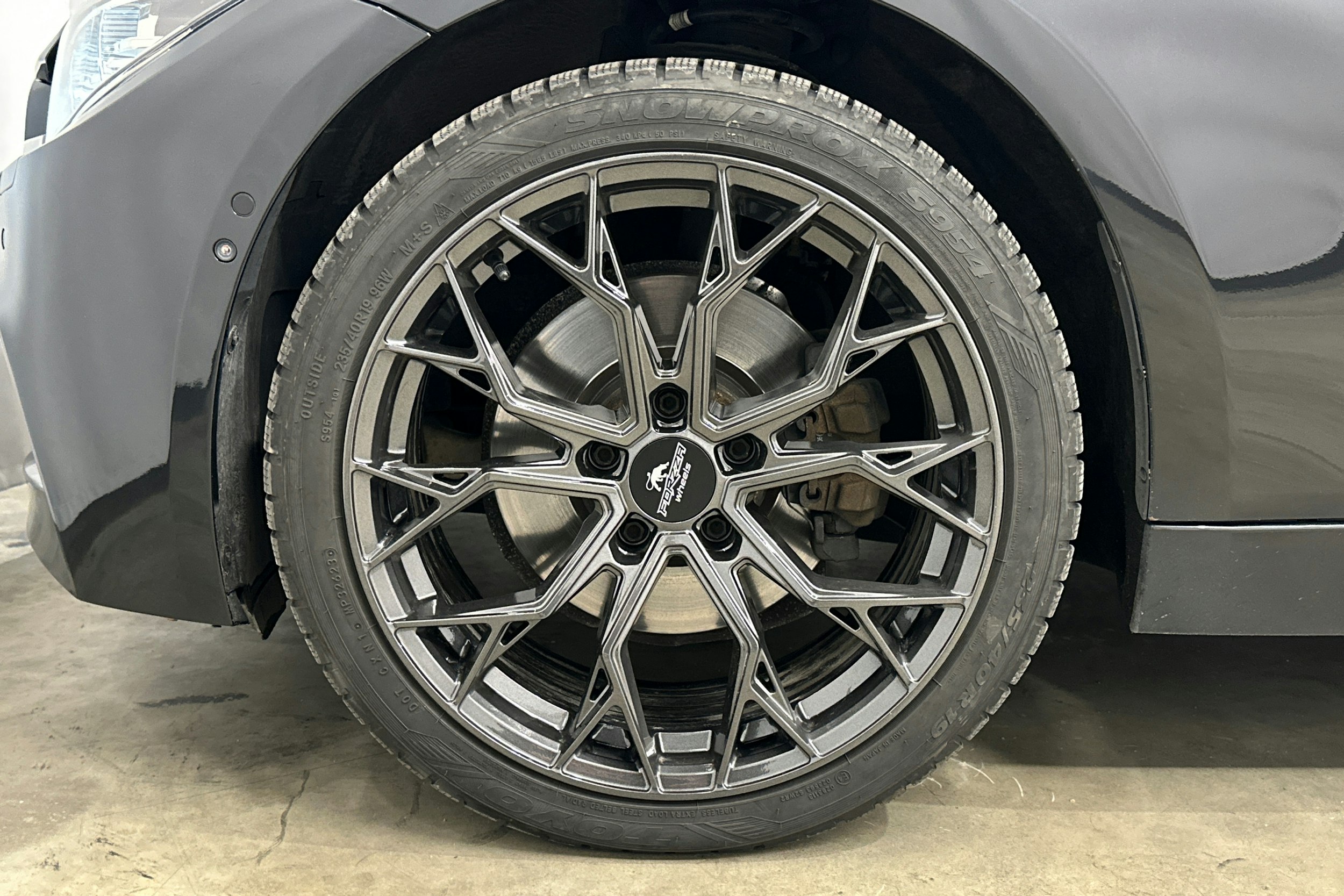 musta BMW 330 2017 kuva 36.
