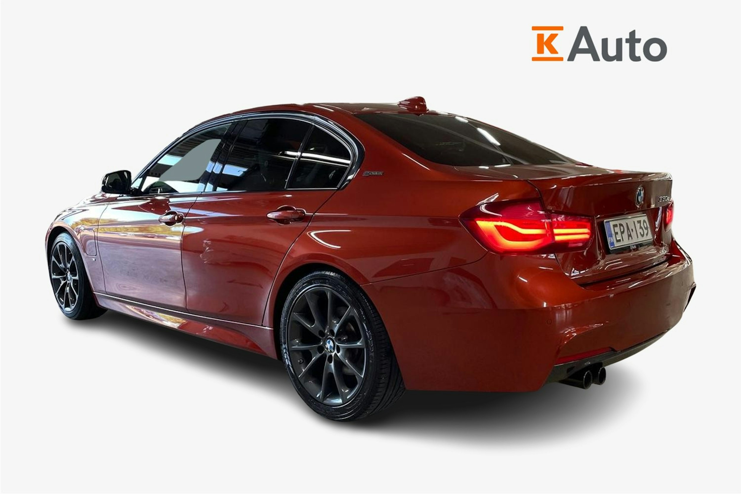 Oranssi BMW 330 2018 kuva 2.