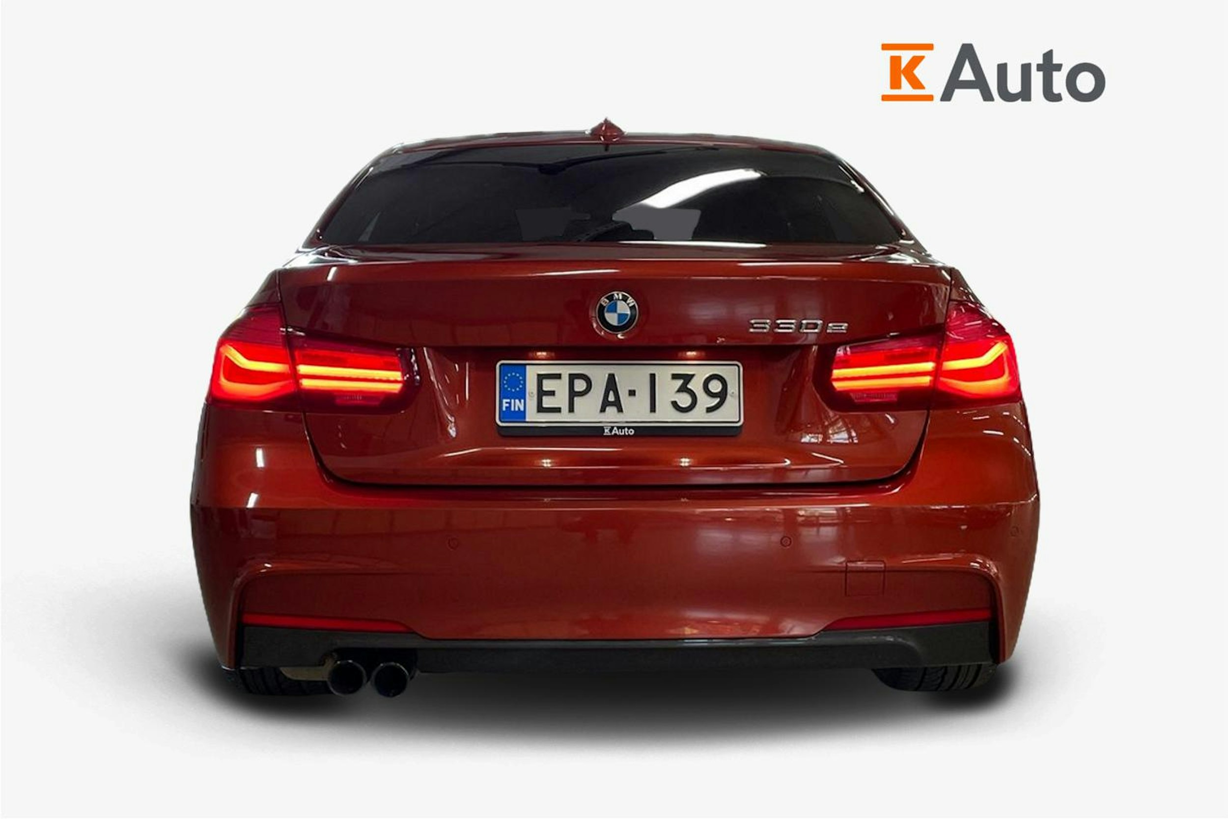 Oranssi BMW 330 2018 kuva 3.