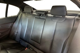 Oranssi BMW 330 2018 kuva 10.