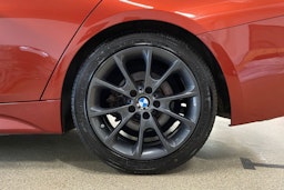 Oranssi BMW 330 2018 kuva 13.