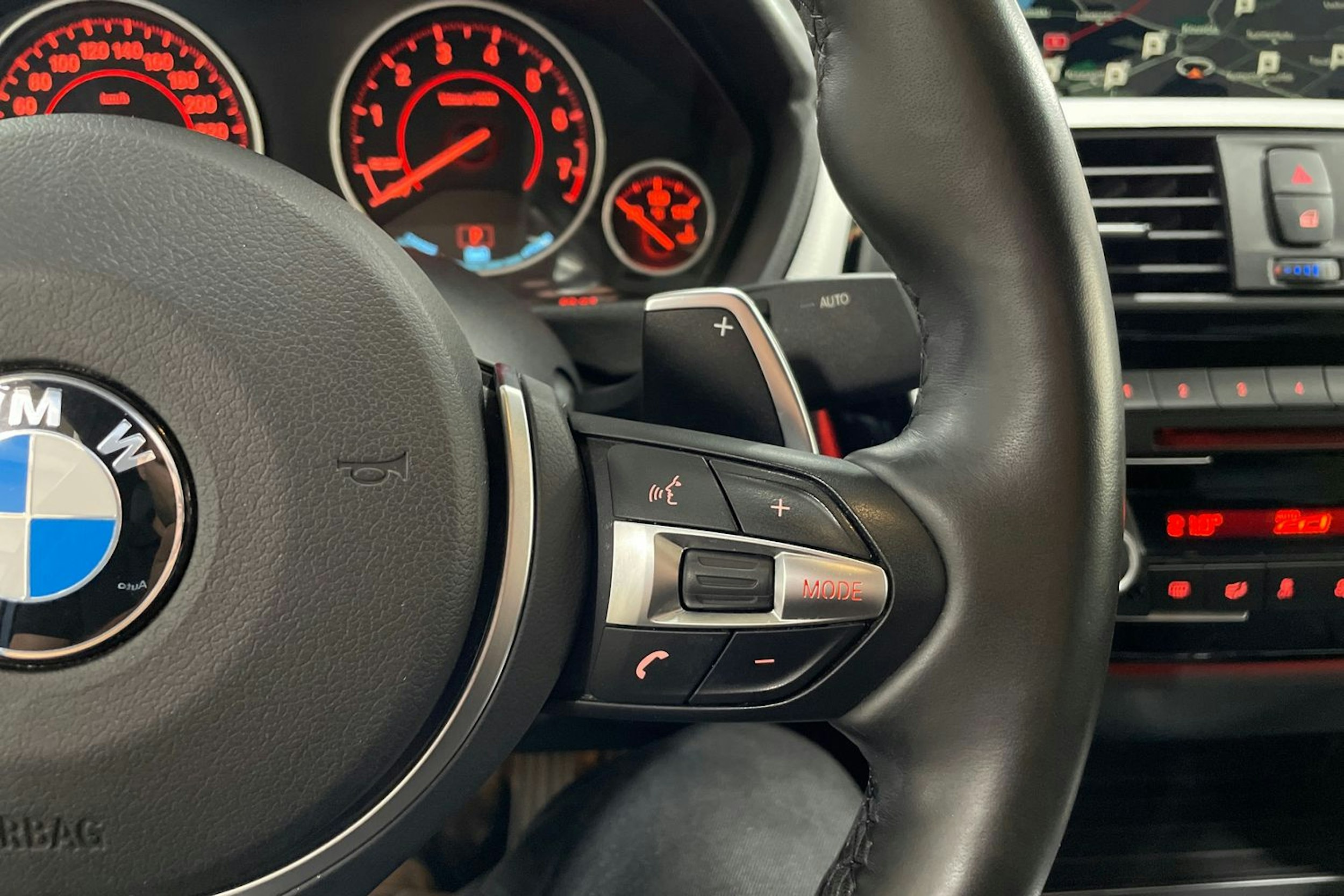 Oranssi BMW 330 2018 kuva 18.