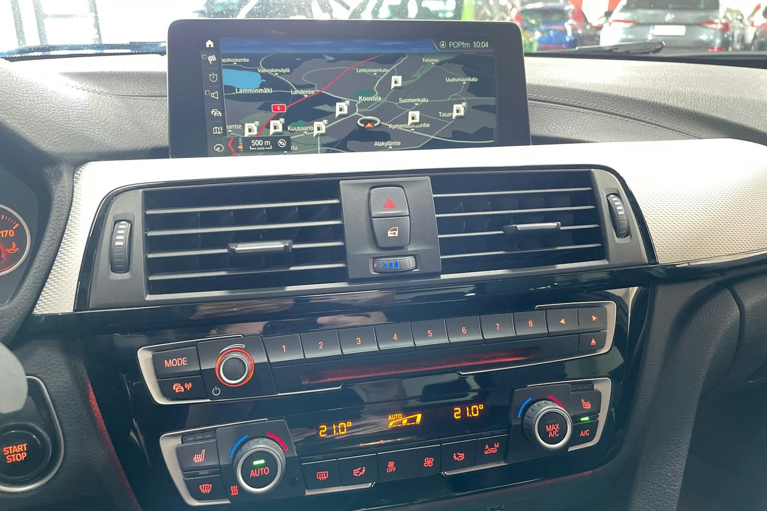 Oranssi BMW 330 2018 kuva 19.