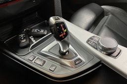 Oranssi BMW 330 2018 kuva 20.