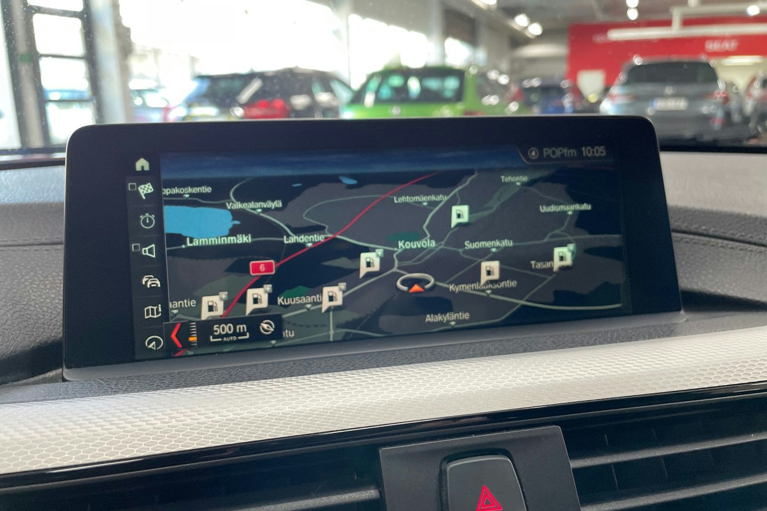 Oranssi BMW 330 2018 kuva 21.