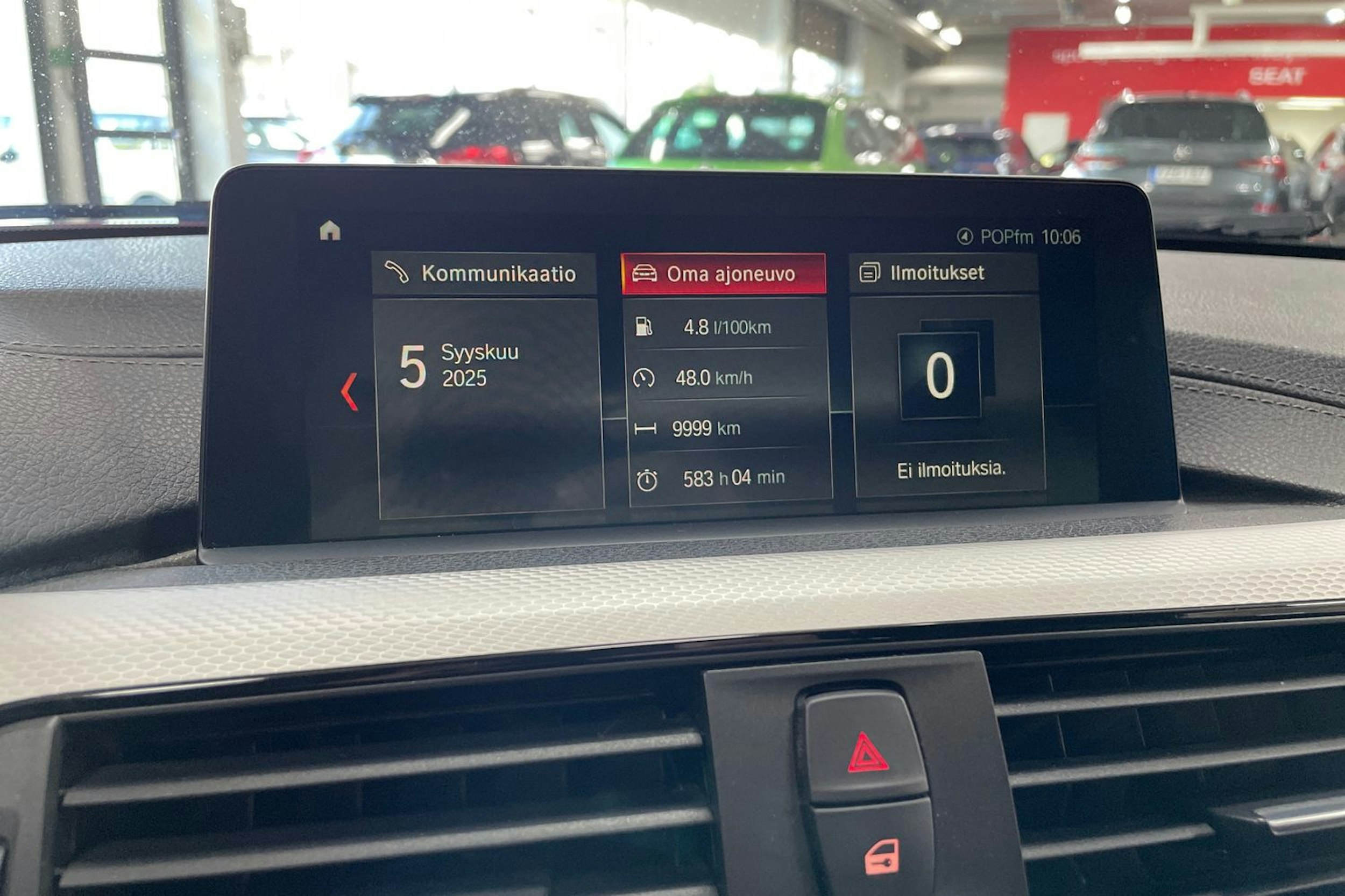 Oranssi BMW 330 2018 kuva 22.