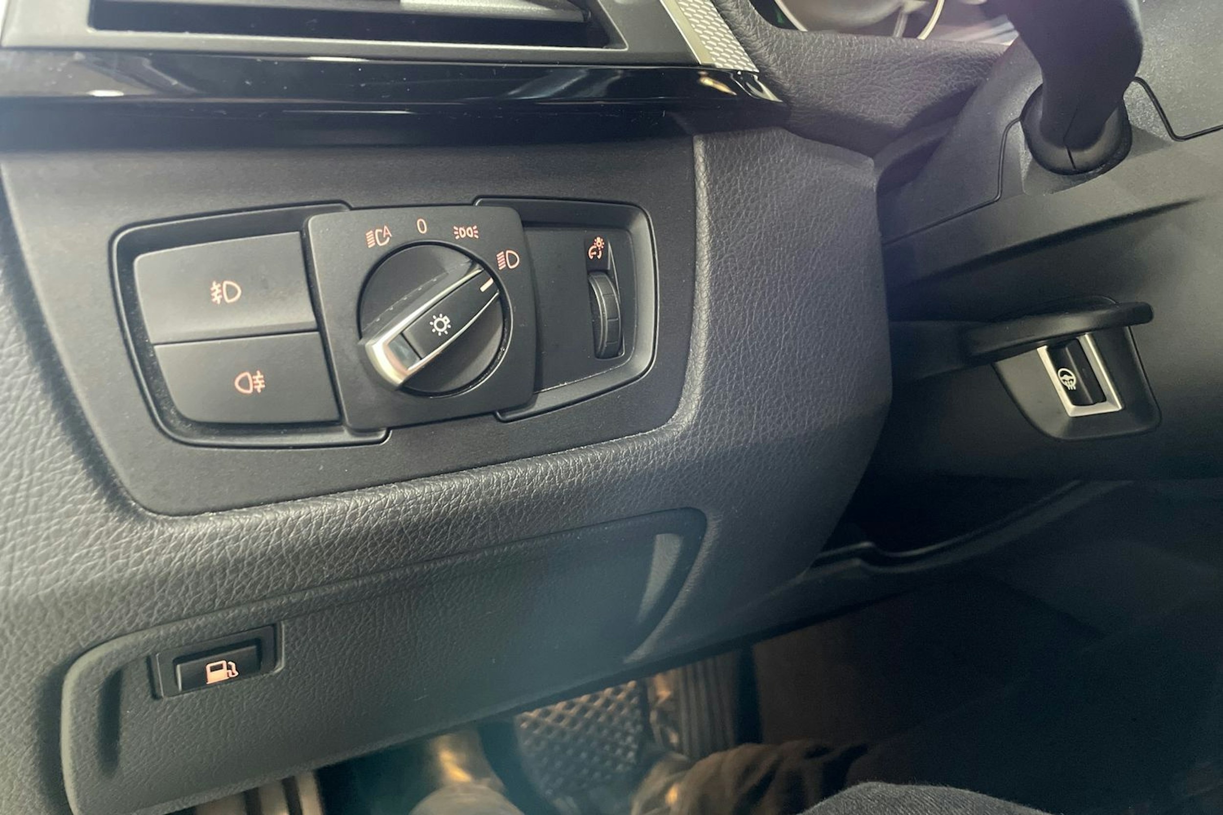 Oranssi BMW 330 2018 kuva 26.
