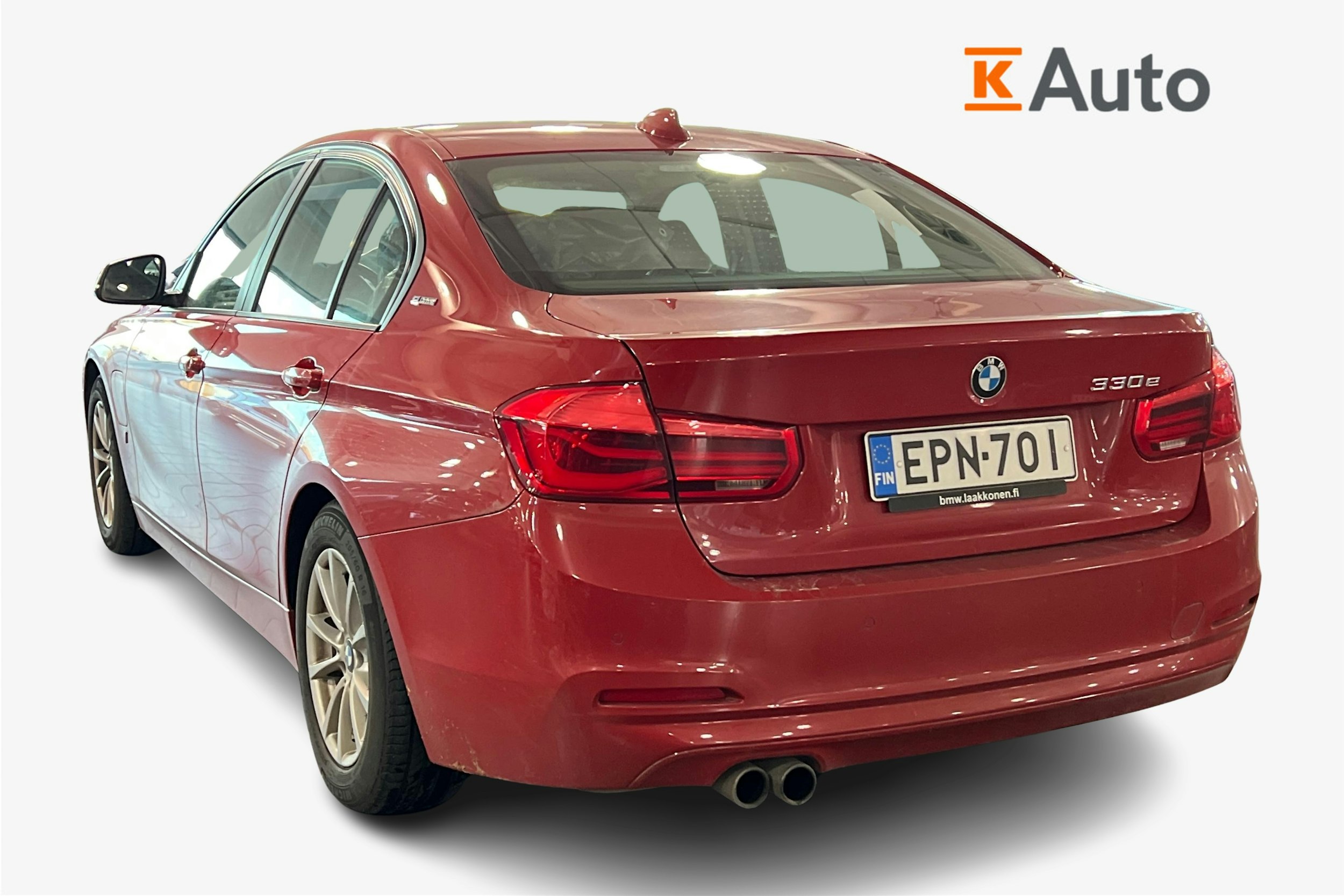 punainen BMW 330 2018 kuva 2.