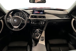 punainen BMW 330 2018 kuva 9.
