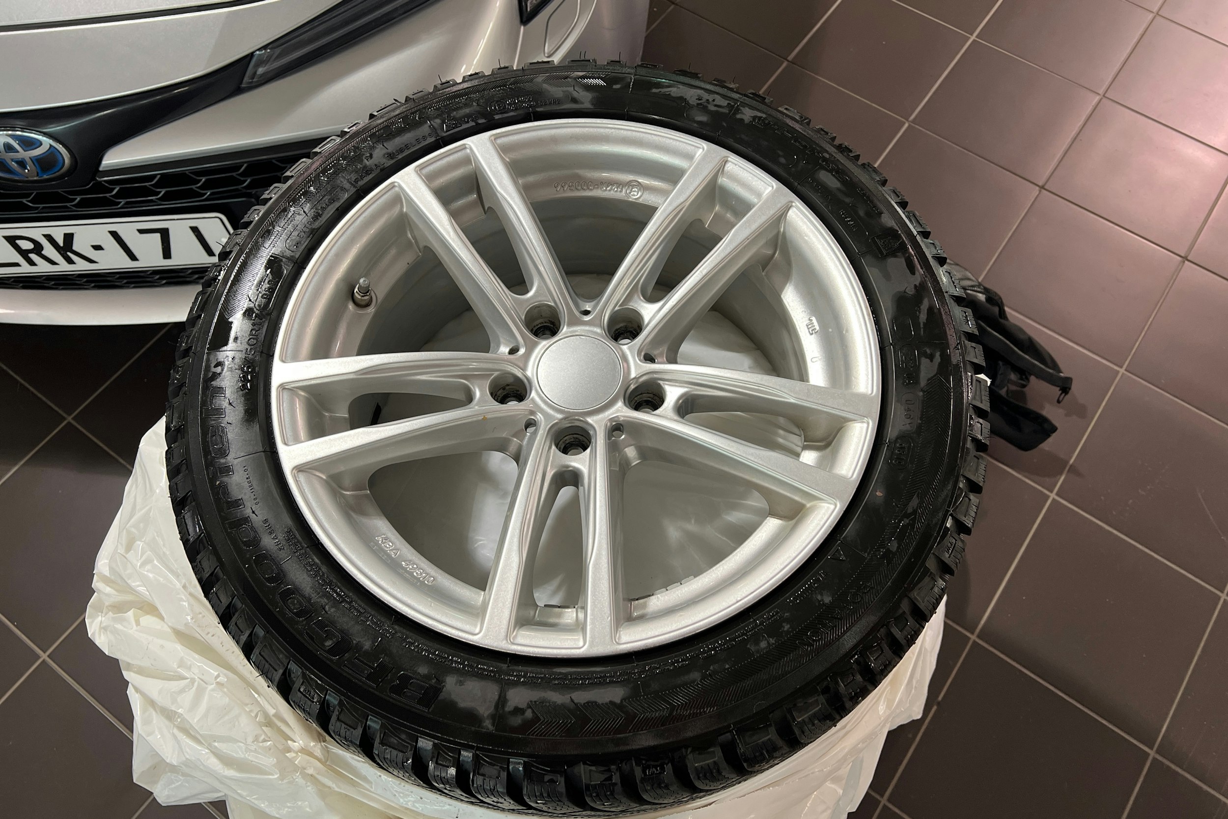 punainen BMW 330 2018 kuva 13.