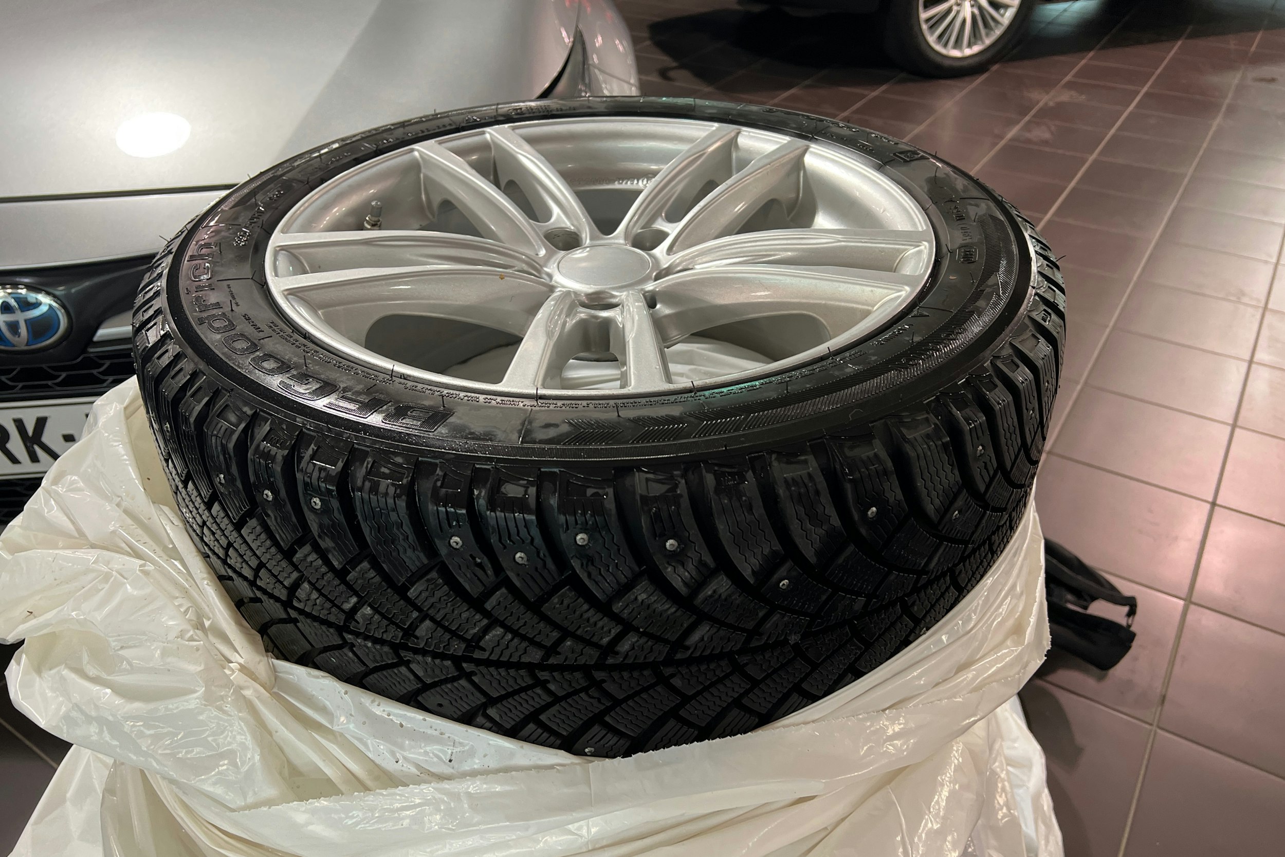 punainen BMW 330 2018 kuva 14.