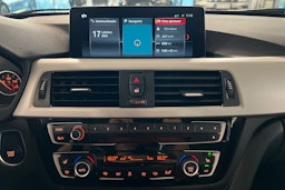 punainen BMW 330 2018 kuva 22.