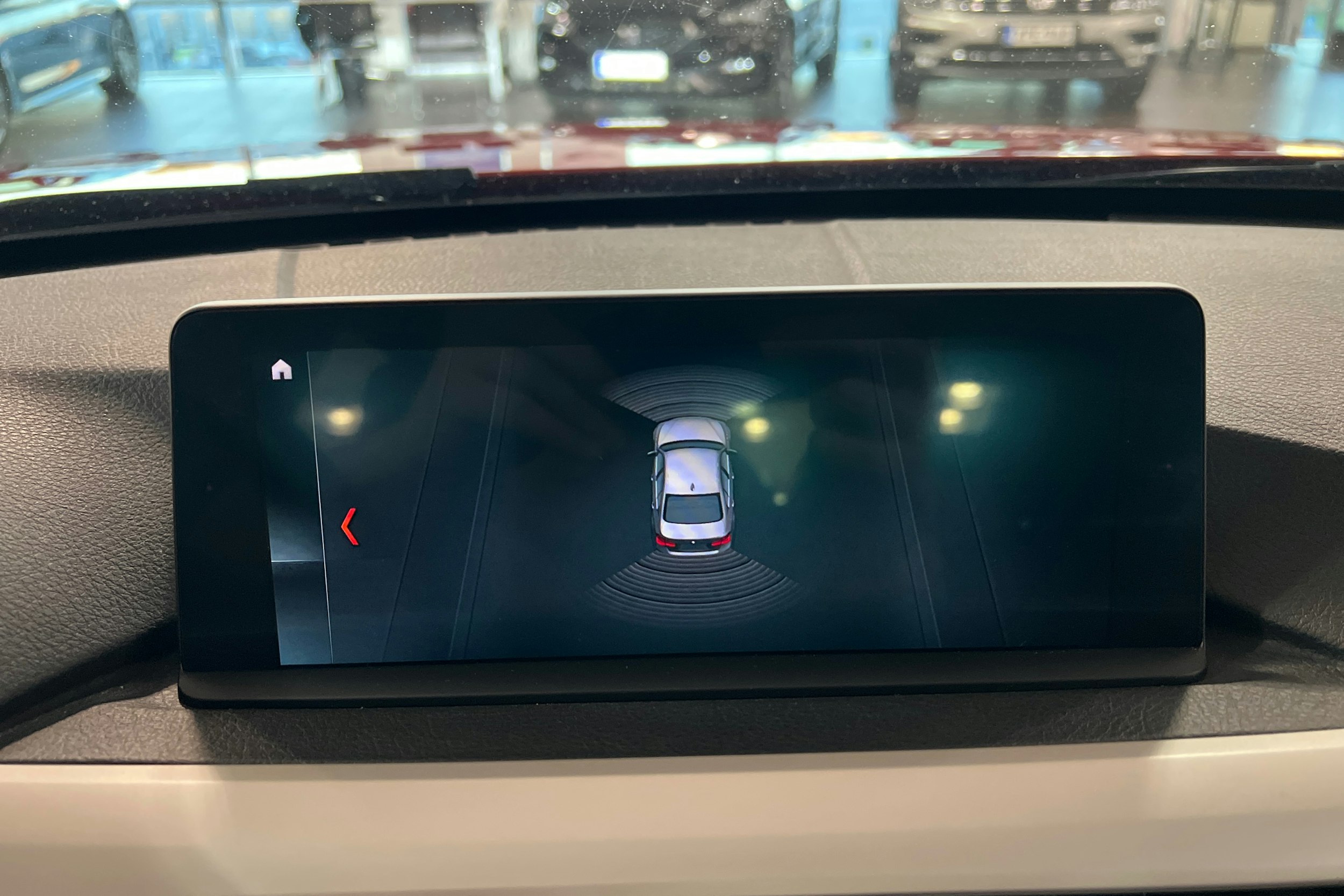 punainen BMW 330 2018 kuva 23.