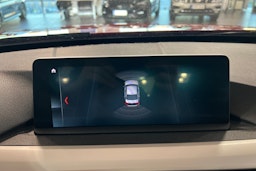 punainen BMW 330 2018 kuva 23.