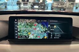punainen BMW 330 2018 kuva 24.