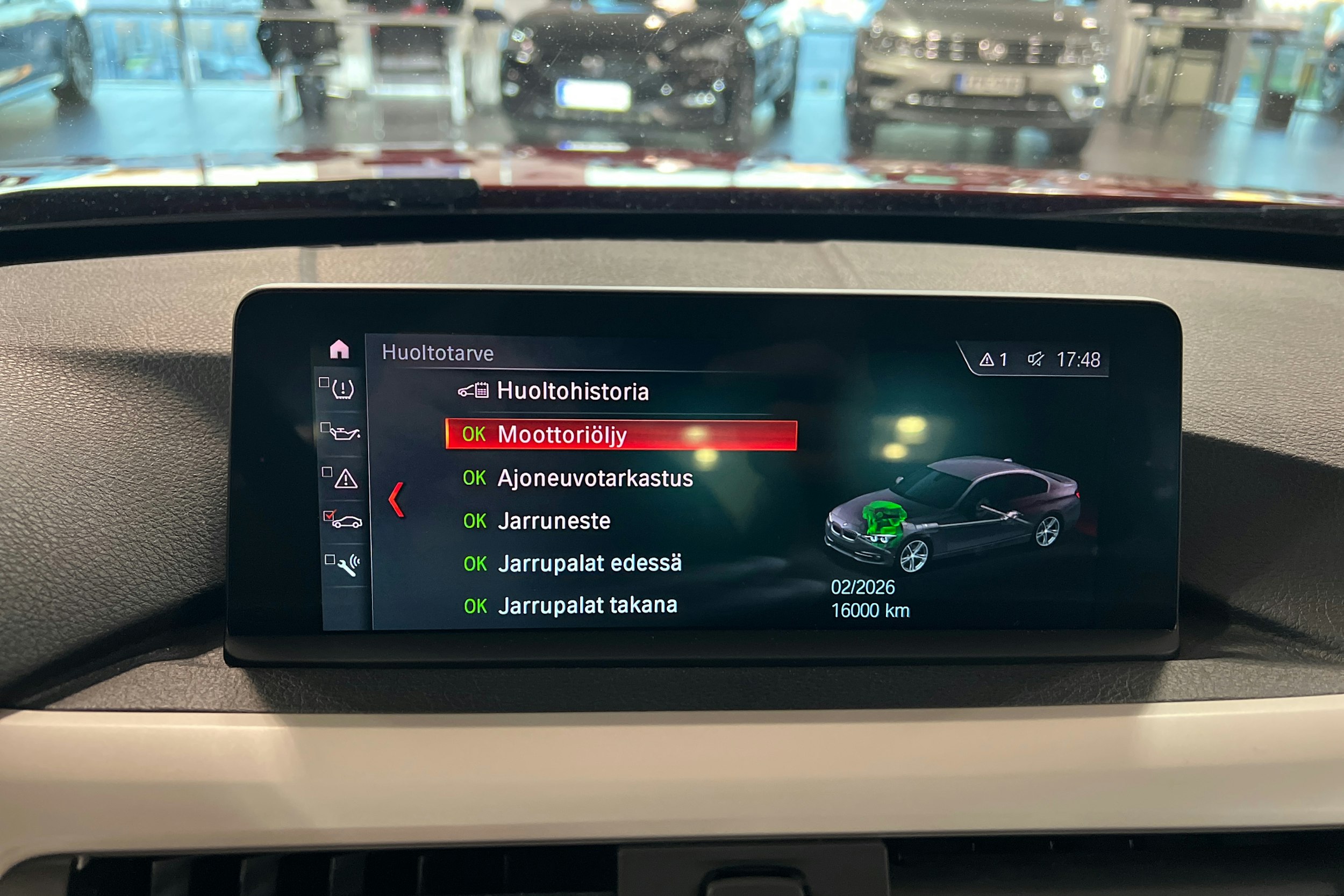 punainen BMW 330 2018 kuva 25.