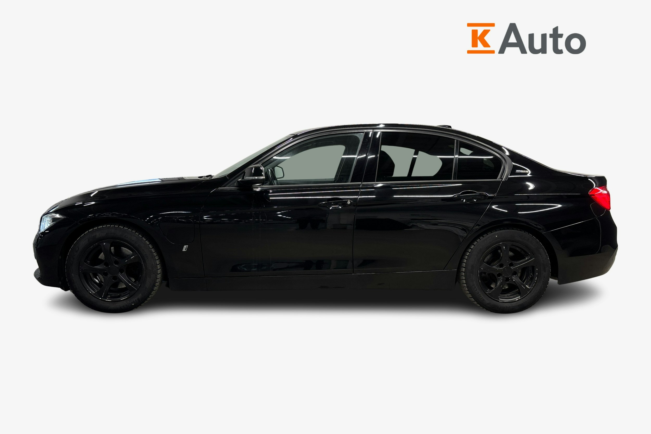 ruskea (beige) BMW 330 2018 kuva 5.