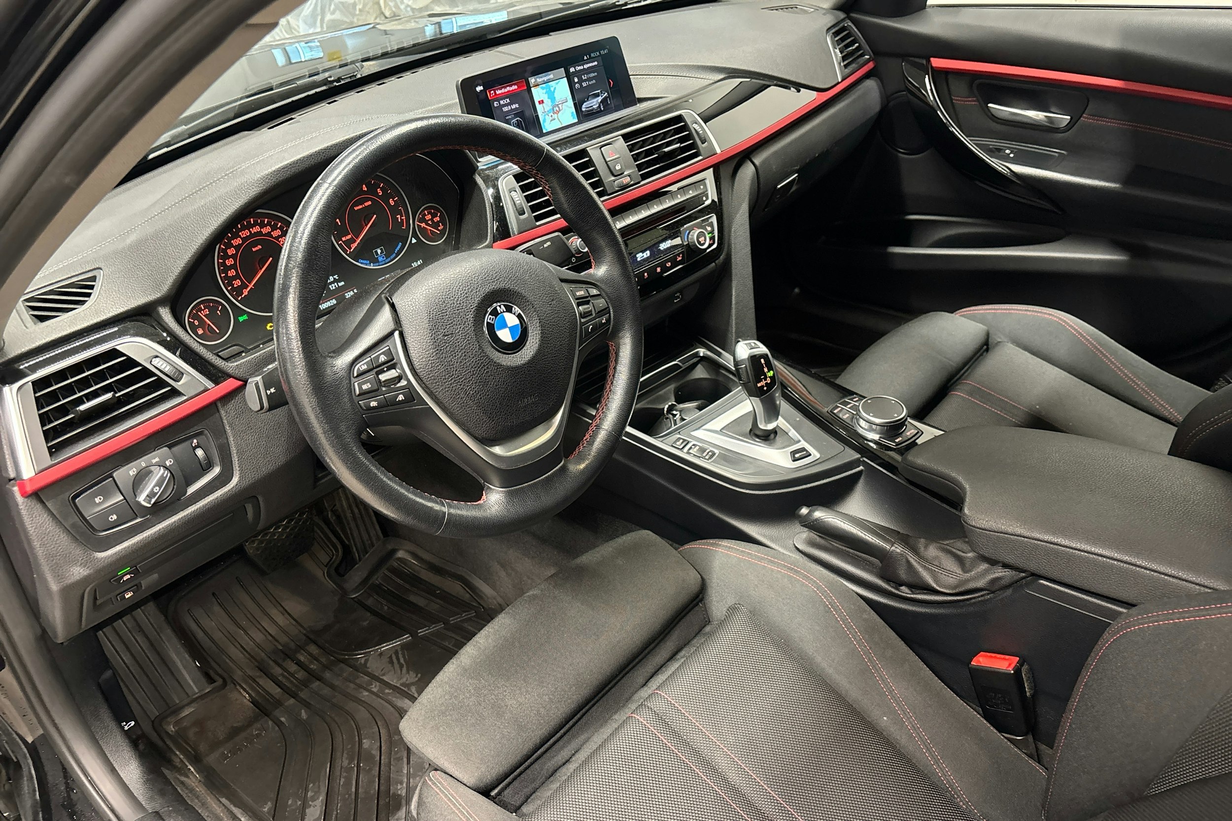 ruskea (beige) BMW 330 2018 kuva 6.