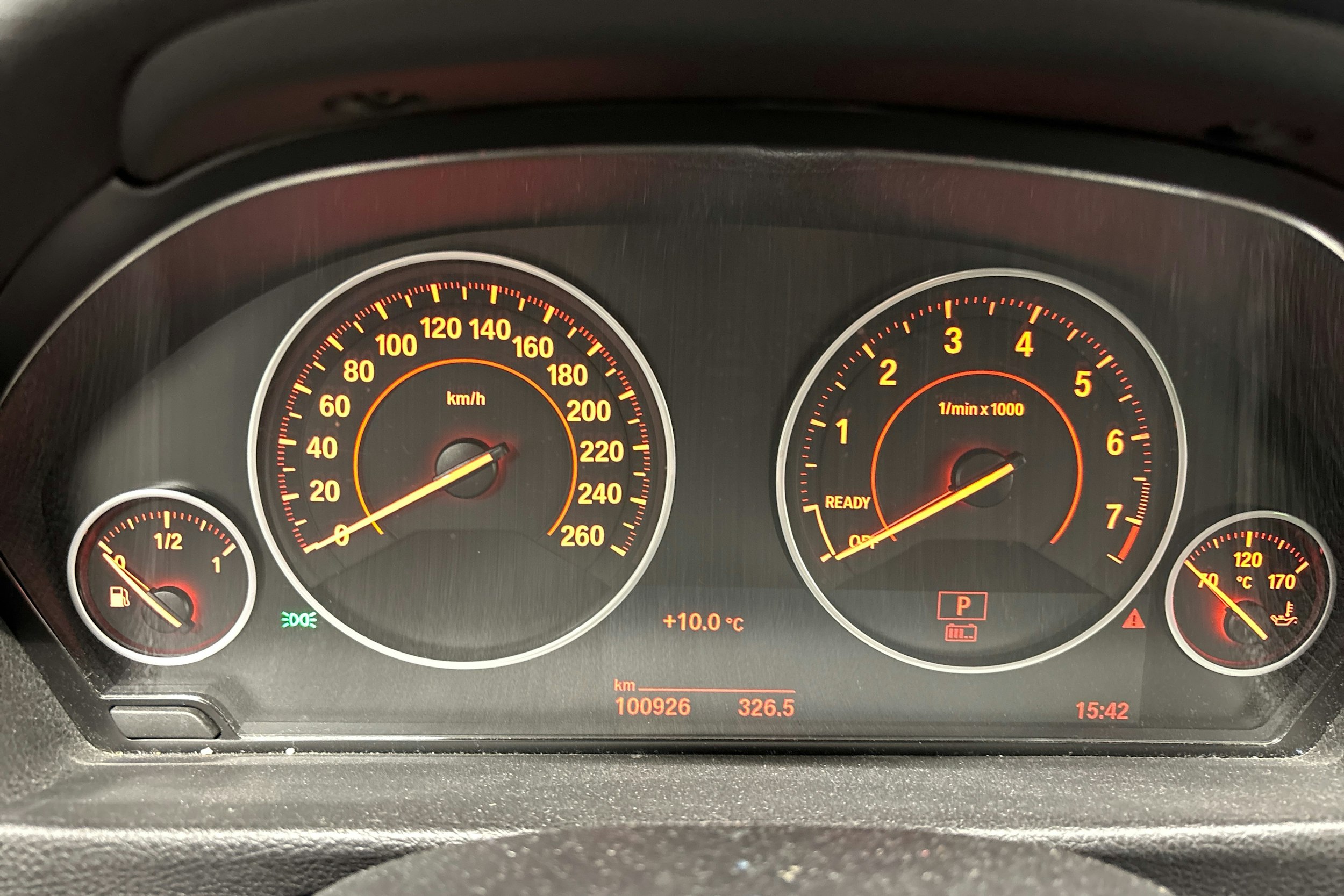 ruskea (beige) BMW 330 2018 kuva 12.