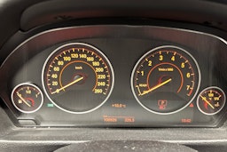 ruskea (beige) BMW 330 2018 kuva 12.