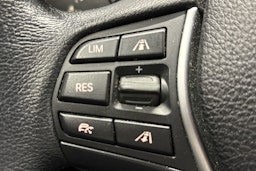 ruskea (beige) BMW 330 2018 kuva 13.