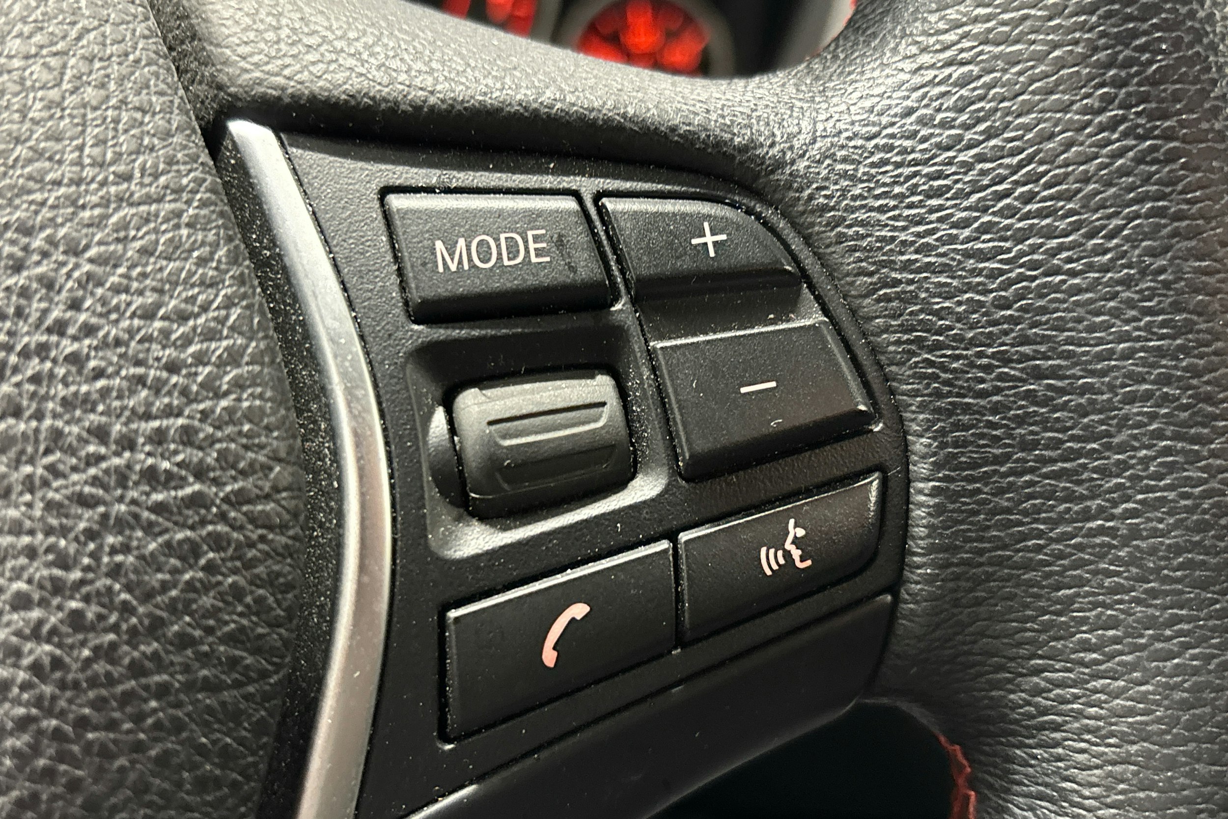 ruskea (beige) BMW 330 2018 kuva 14.