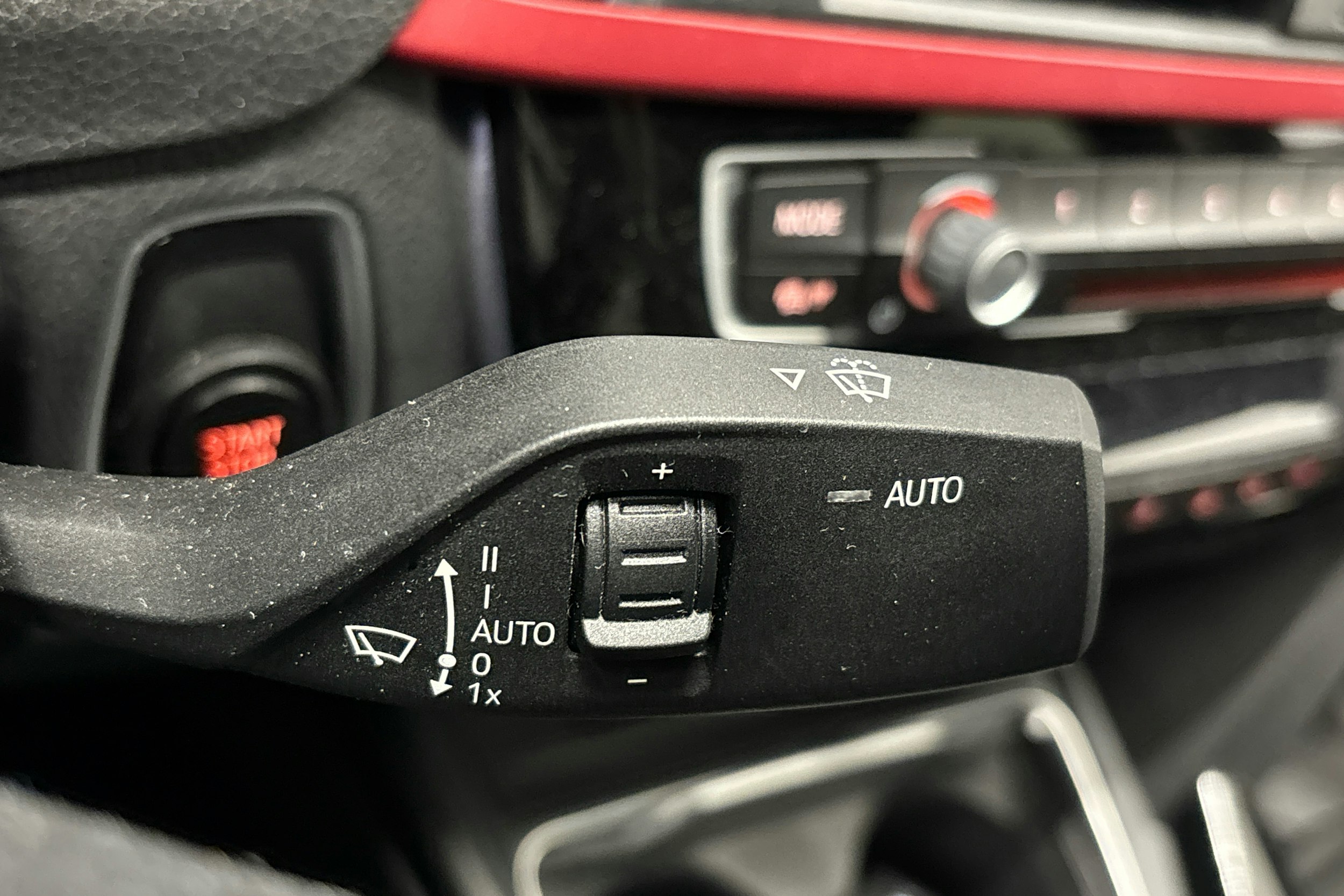 ruskea (beige) BMW 330 2018 kuva 16.