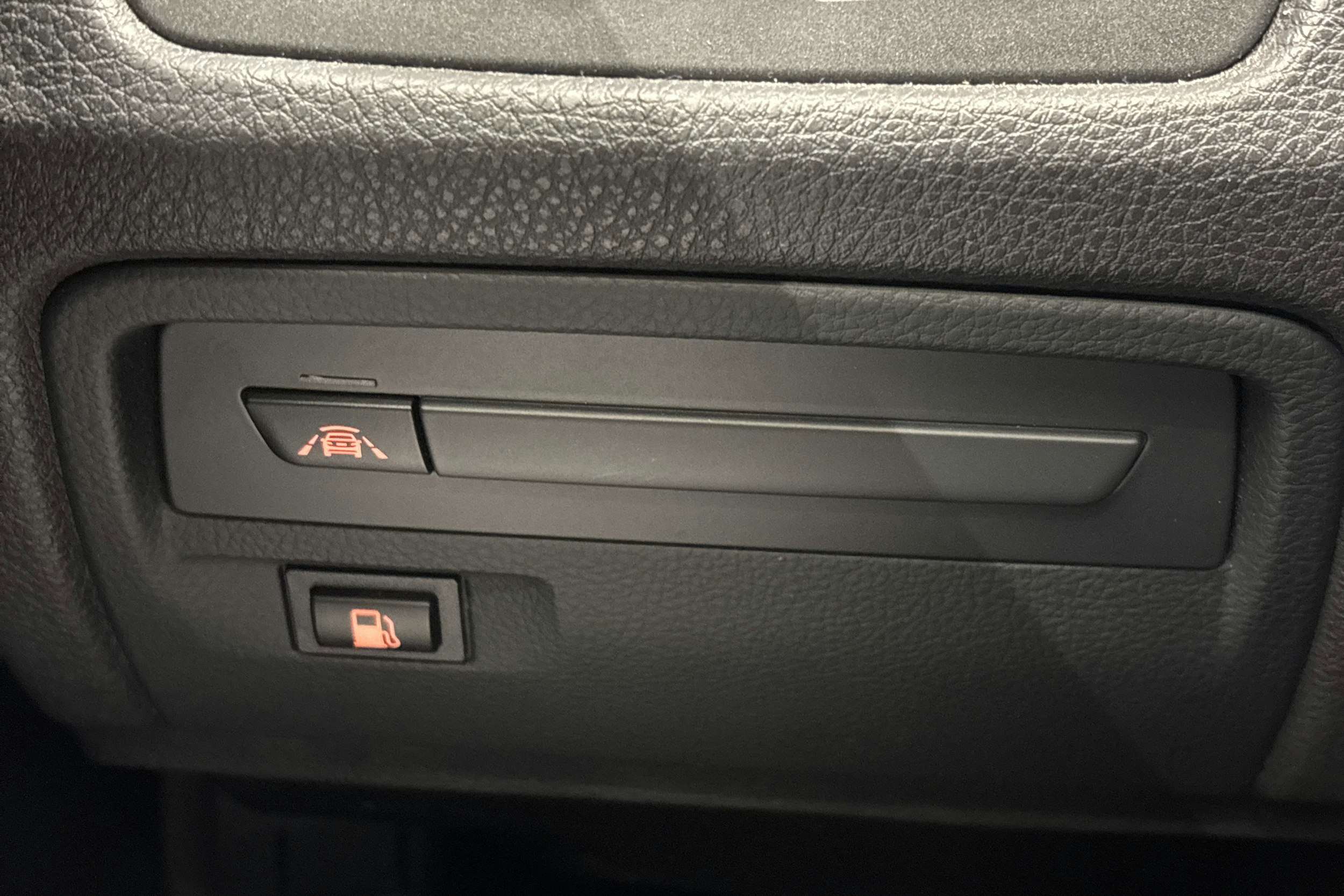 ruskea (beige) BMW 330 2018 kuva 18.