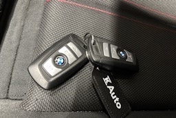 ruskea (beige) BMW 330 2018 kuva 25.
