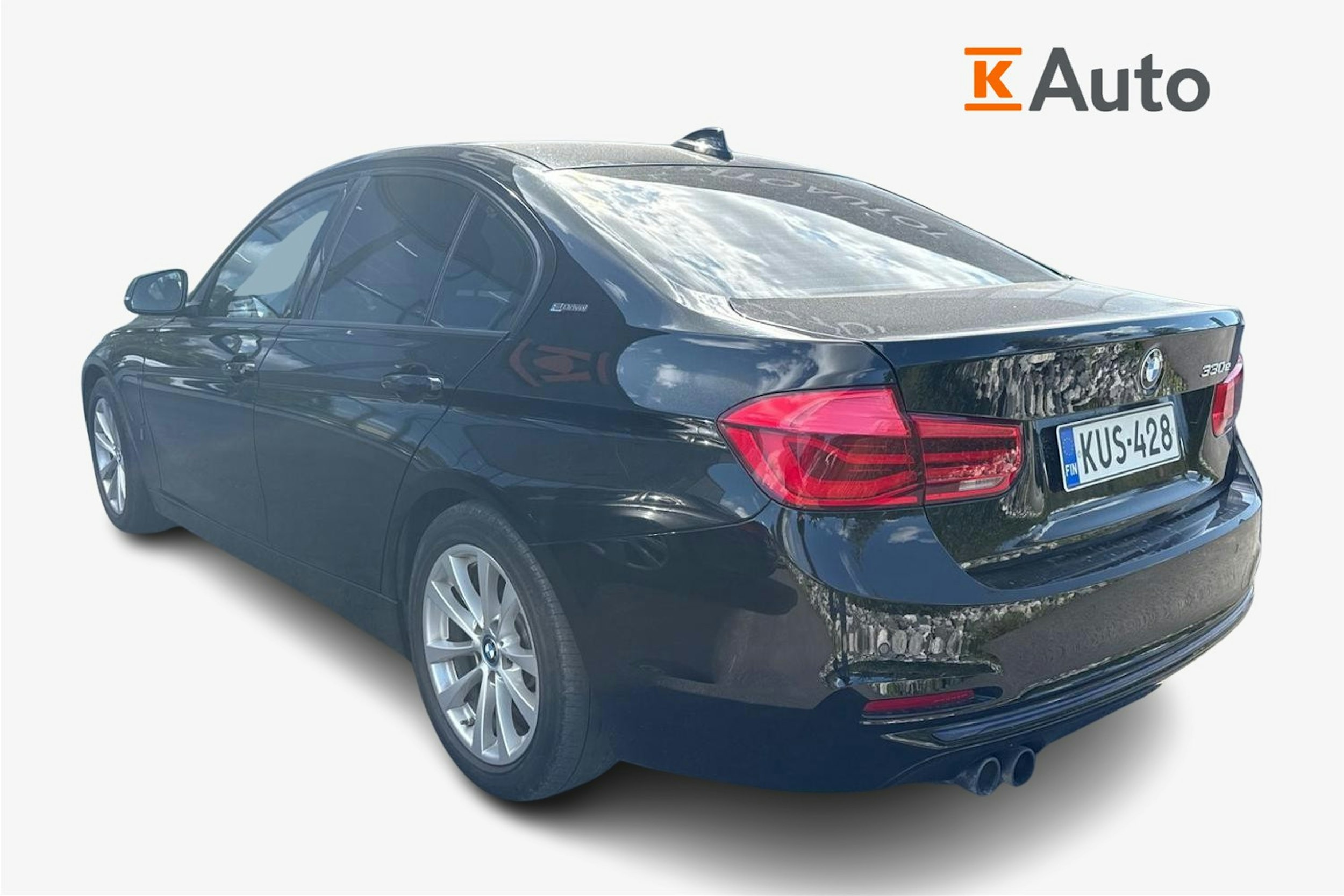 musta BMW 330 2018 kuva 2.
