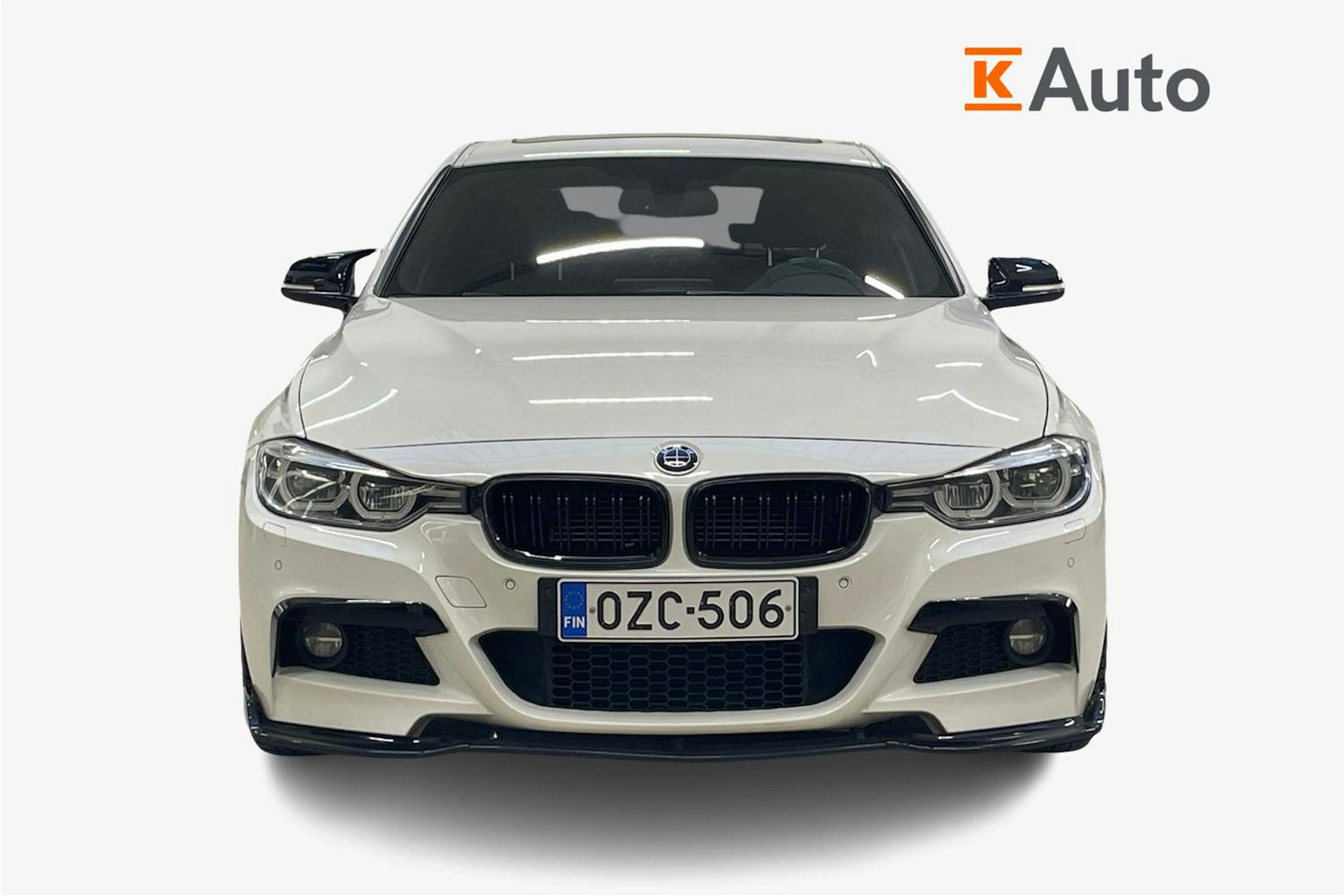 valkoinen BMW 330 2018 kuva 4.