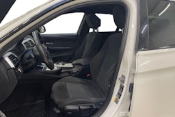 valkoinen BMW 330 2018 kuva 6.