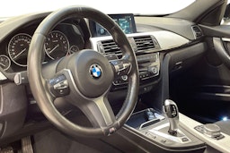 valkoinen BMW 330 2018 kuva 7.