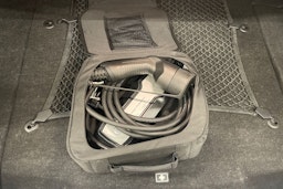 valkoinen BMW 330 2018 kuva 12.