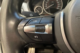 valkoinen BMW 330 2018 kuva 14.