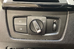 valkoinen BMW 330 2018 kuva 16.