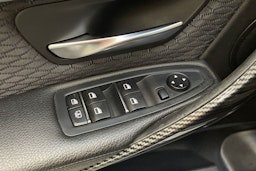 valkoinen BMW 330 2018 kuva 17.