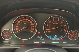 valkoinen BMW 330 2018 kuva 18.