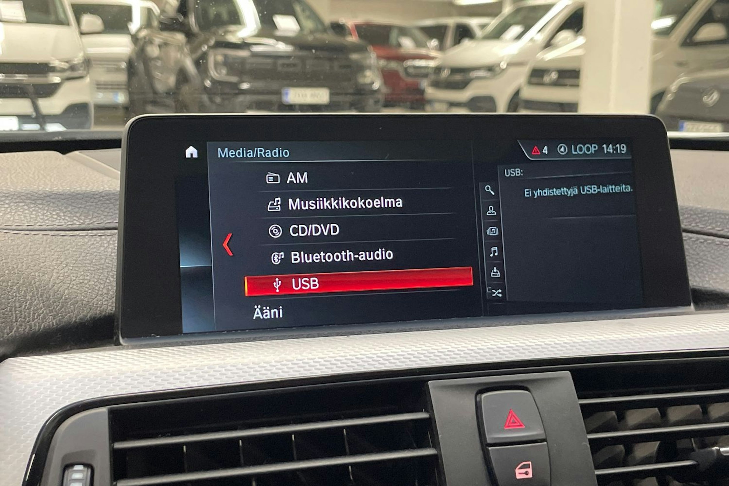 valkoinen BMW 330 2018 kuva 20.