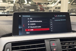 valkoinen BMW 330 2018 kuva 20.