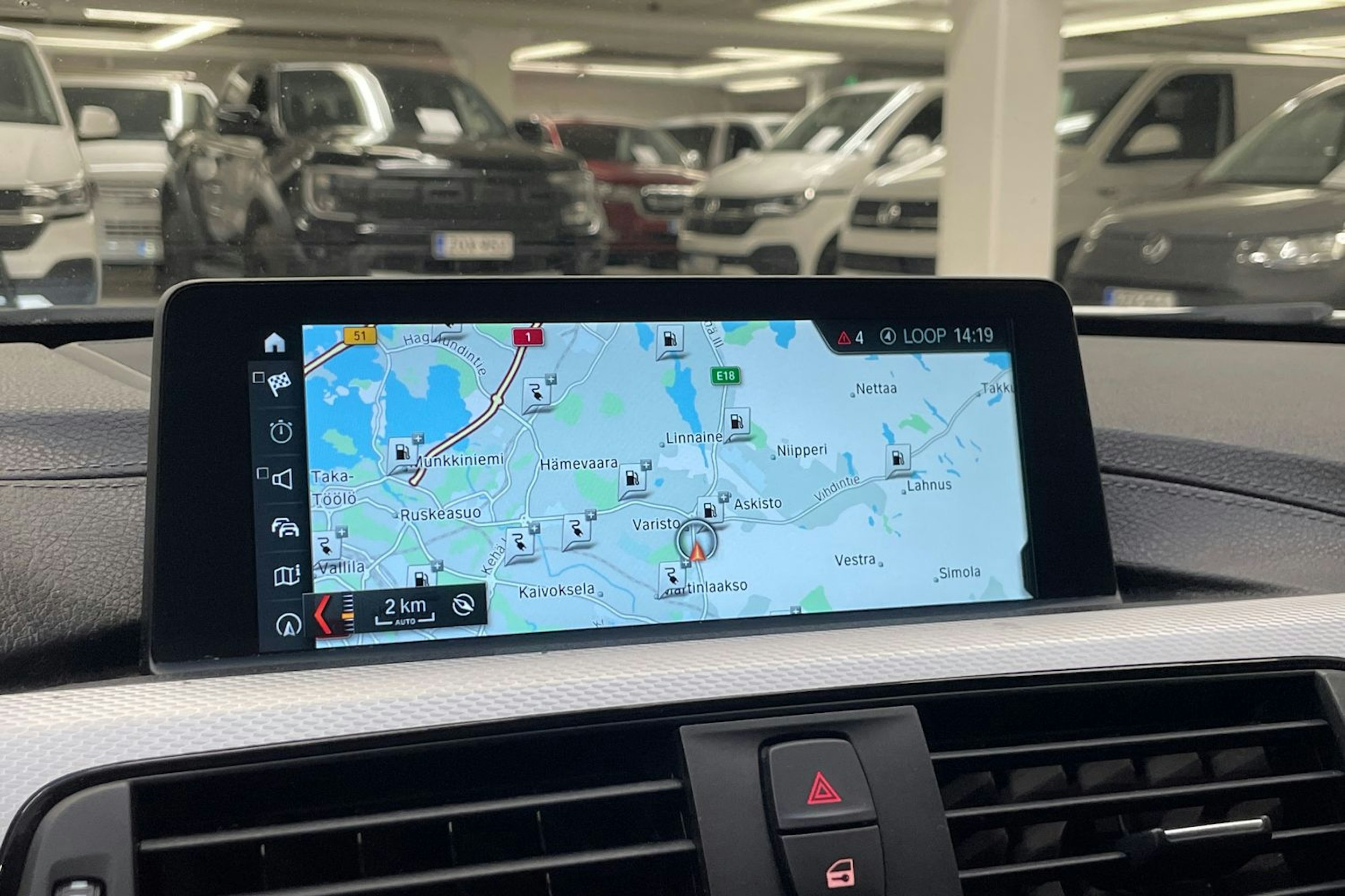 valkoinen BMW 330 2018 kuva 21.