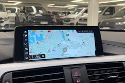 valkoinen BMW 330 2018 kuva 21.